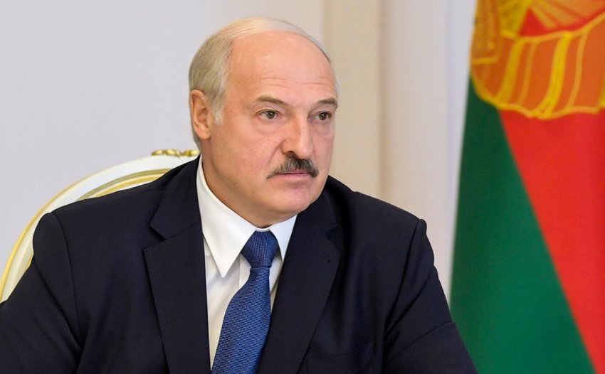 Президент Белоруссии Александр Лукашенко дал месяц для проработки новой Конституции