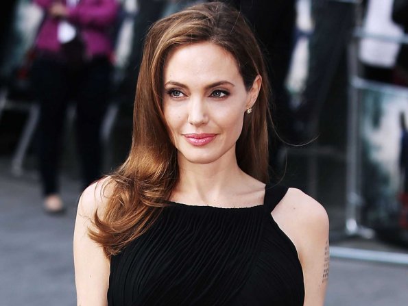 Пресс-секретарь Псаки обсудила с актрисой Анджелиной Джоли закон о насилии против женщин