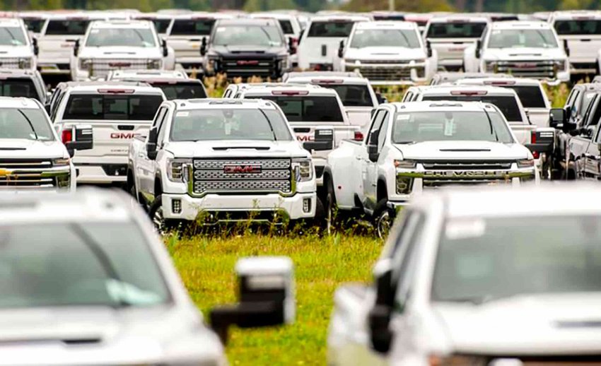 В штате Мичиган обнаружили "кладбище" новых пикапов компании General Motors