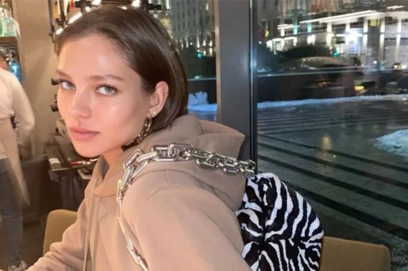 Модель Алеся Кафельникова шокировала фанатов фото в латексном мини-платье